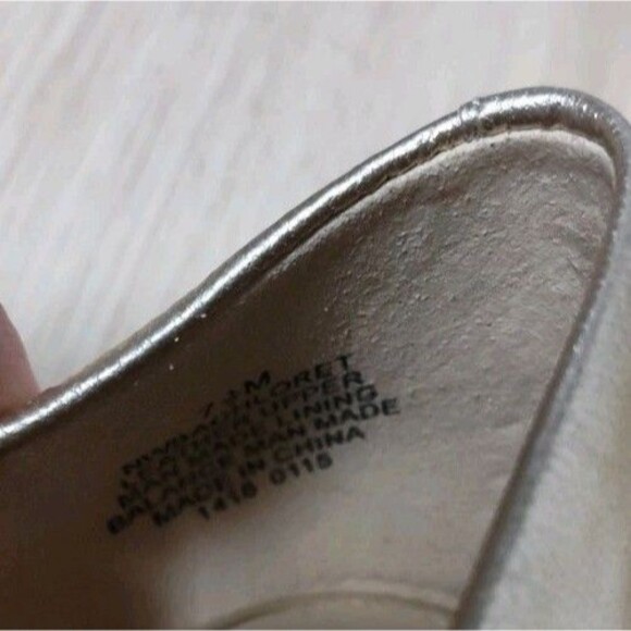 Nine West Bachloret Gold Metallic Flats Women's 7.5M Open Toe - Picture 10 of 12